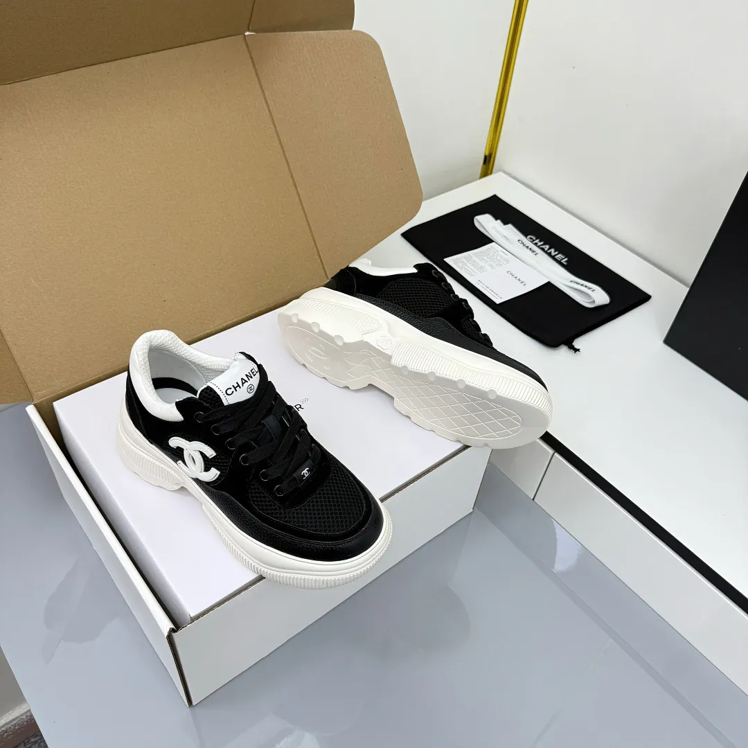👟👟Ex-factory price 620👟👟 Chanel bread shoes ~ original calfskin panda shoes Chanel 25C latest hot style panda black and white sports shoes casual sneakers Xiaoxiang hot item classic black and white panda color coco girls must pay Fabric: original custom mixed sheepskin lining: original imported breathable mesh lining outsole: Original molded rubber + TPU combination Size: Women's 35-41
